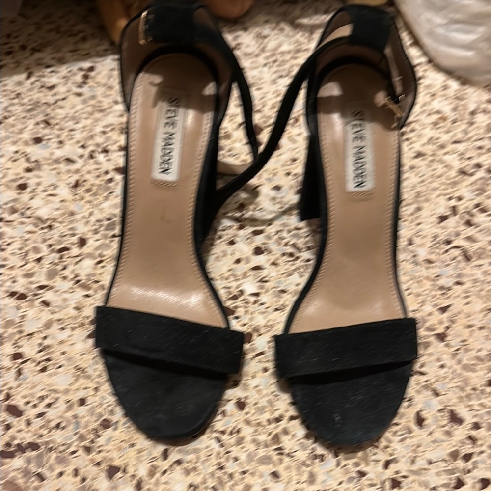 Steve Madden Black Heels Sleek Design